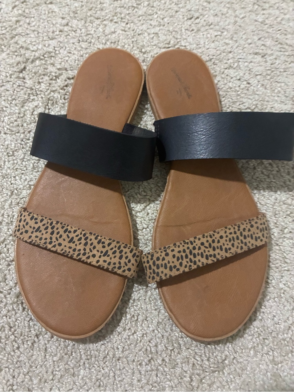 Universal Thread Black and Tan Leopard Slide Sandals
